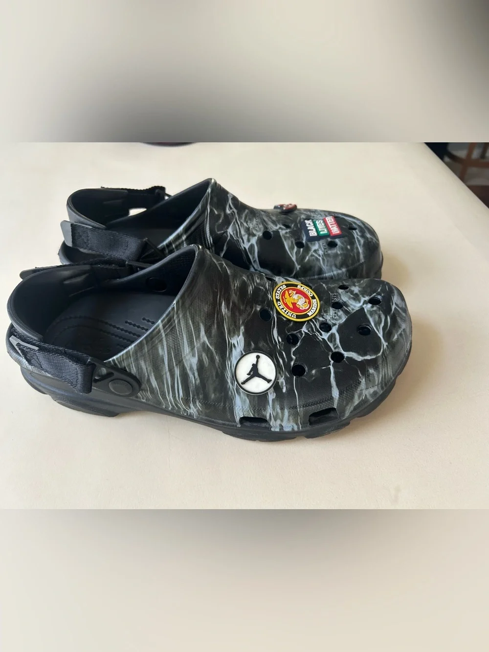 CROCS men’s Black Marble Slip-On Clogs with Jibbitz Charms size 11